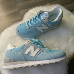 NWT. Babyblue "New Balance" sneakers